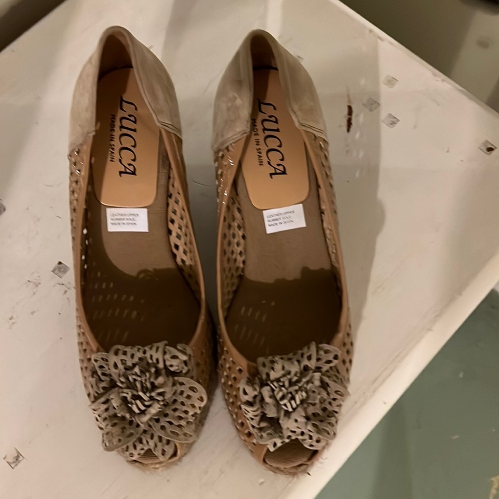 Pretty espadrilles.